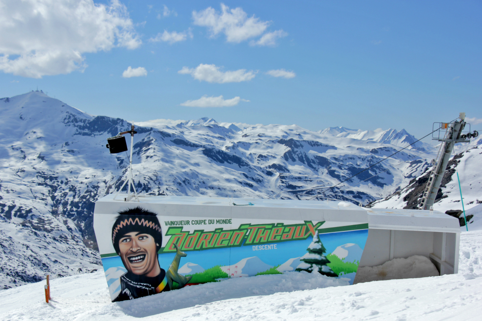 Caricature of Adrien Théaux on the Stade start hut, Val Thorens