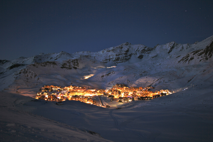 The resort of Val Thorens by night